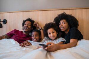 happy family watches onlycast hotel cast solution