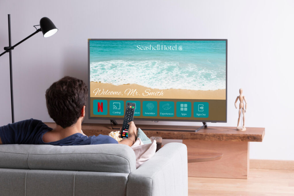 ホテルのキャストソリューションを見る男性、ホスピタリティTVキャスティング、ゲスト用キャスティング