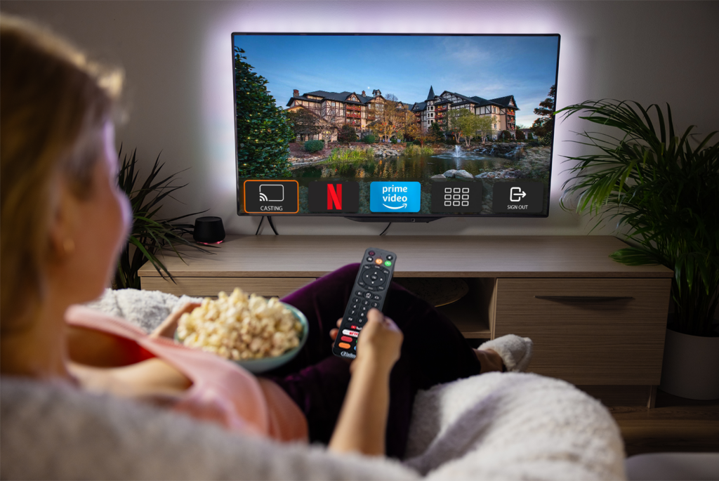 女性がホスピタリティ向けキャスティングシステム、ホテル向けChromecast、ホテル向けキャストソリューション、スクリーンシェアリングを利用している